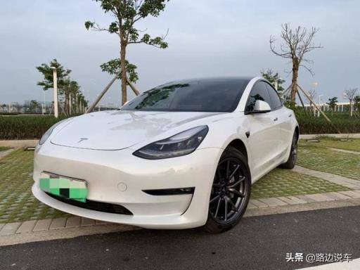 model3进口提车作业放弃了奔驰e系和宝马5系50万提了特斯拉model3车主