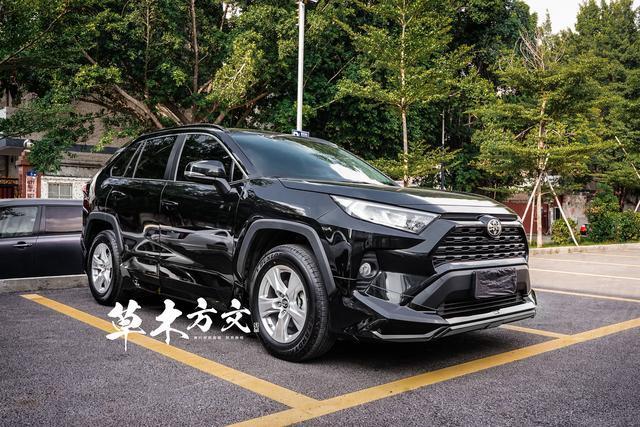 rav4荣放提车作业20款rav4荣放都市版进阶黑武士第一步改装包围套件