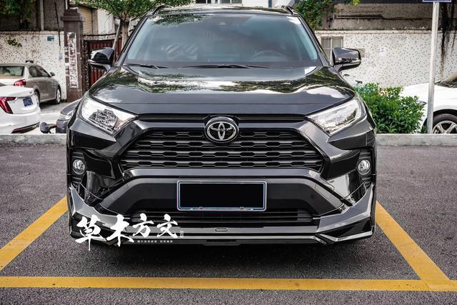 rav4荣放提车作业20款rav4荣放都市版进阶黑武士第一步改装包围套件