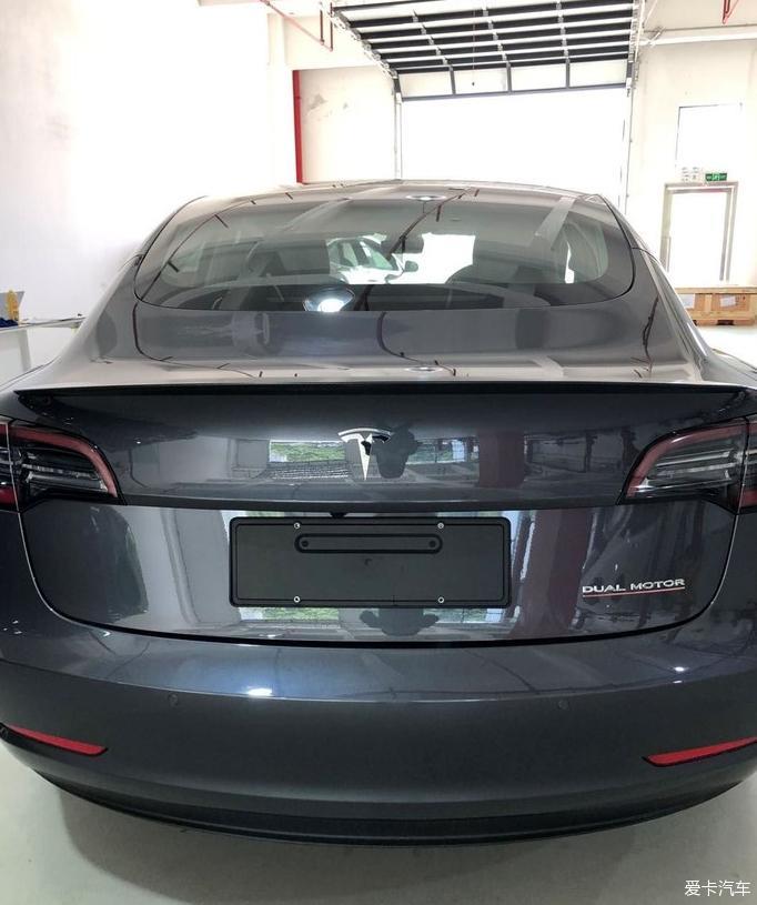 model3提车作业冷光银performance版提车作业