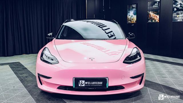 model3提车作业性能版特斯拉model3p变换樱花粉