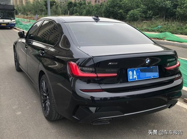 宝马3系提车作业:绕不开的小黑马,bmw 330li耀夜碳黑用车体验!落地40