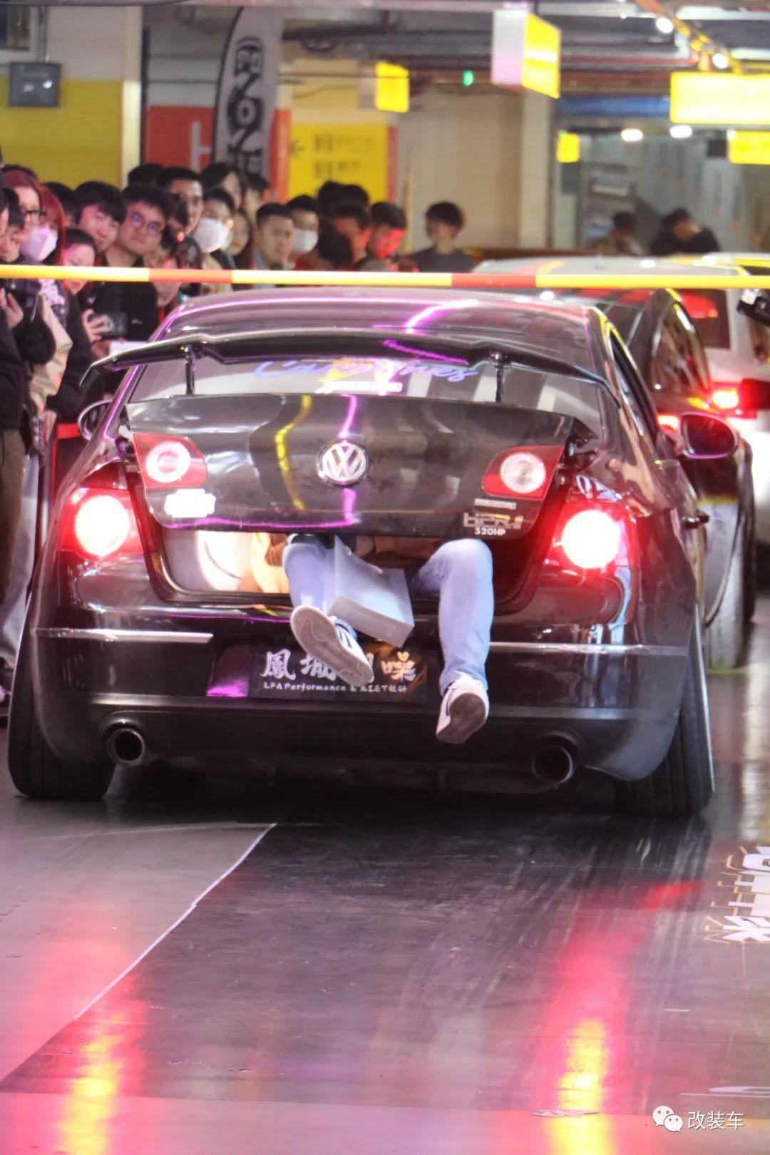 大众迈腾也能玩出"烂仔范"，绞牙战士的姿态还有点帅