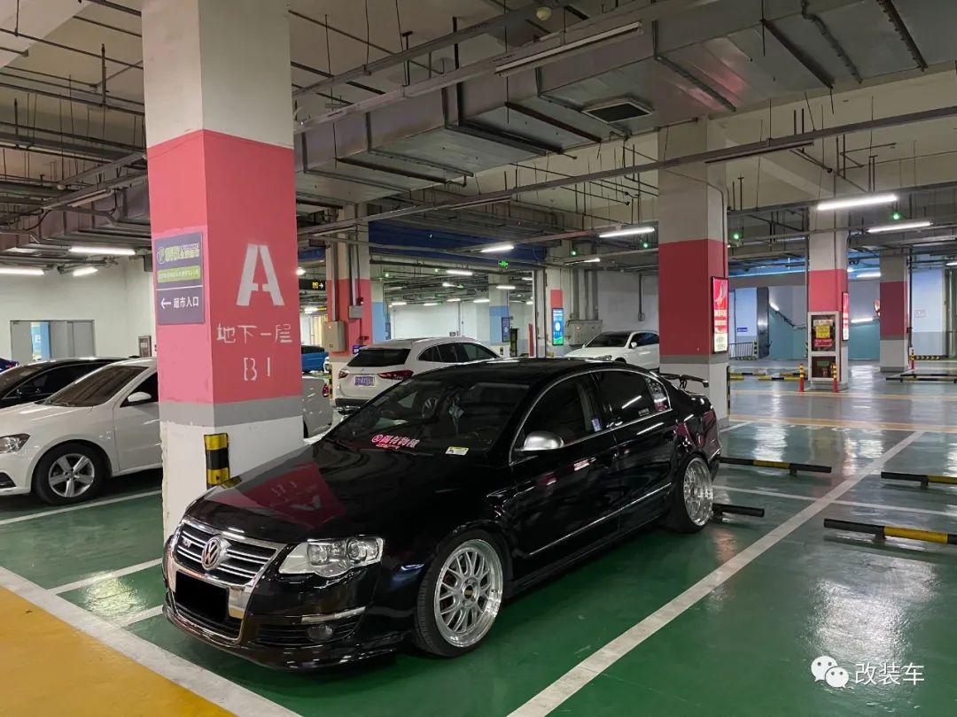 大众迈腾也能玩出"烂仔范"，绞牙战士的姿态还有点帅
