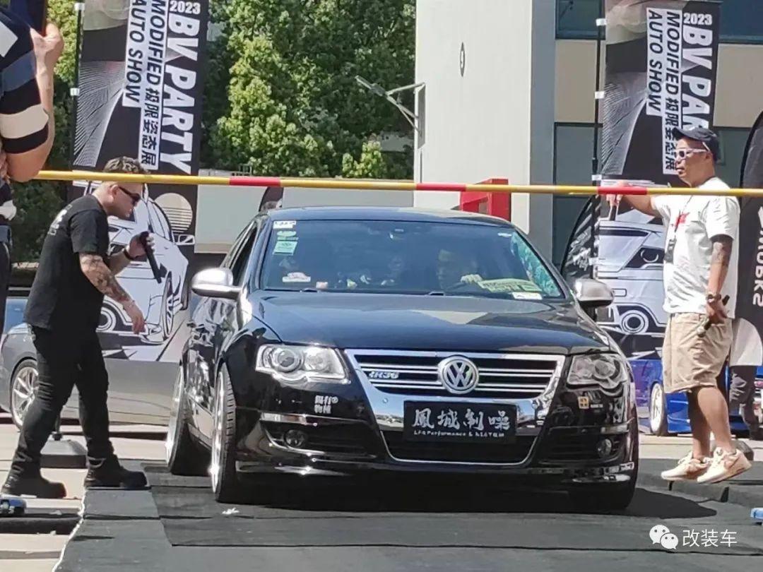 大众迈腾也能玩出"烂仔范"，绞牙战士的姿态还有点帅
