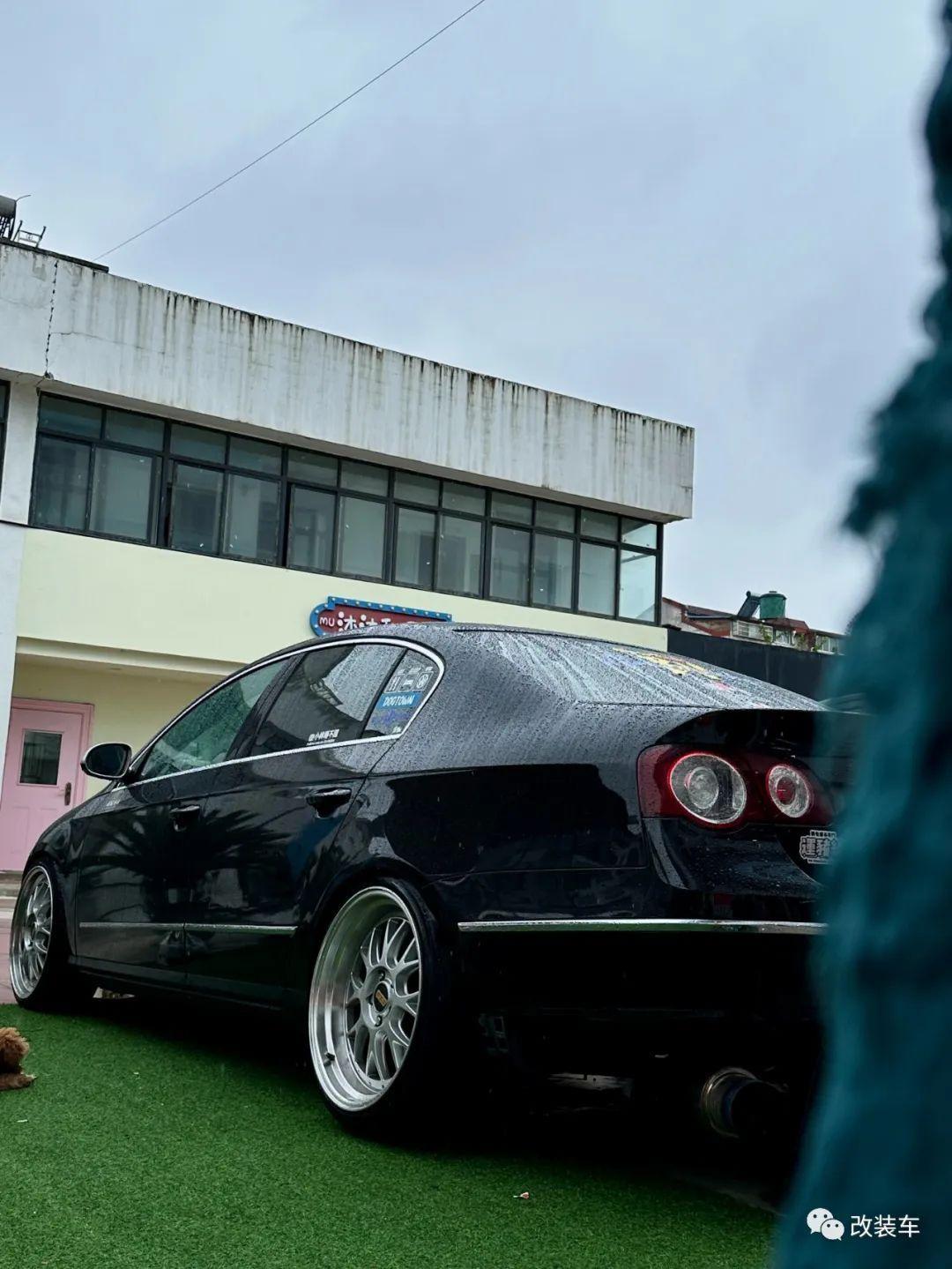 大众迈腾也能玩出"烂仔范"，绞牙战士的姿态还有点帅