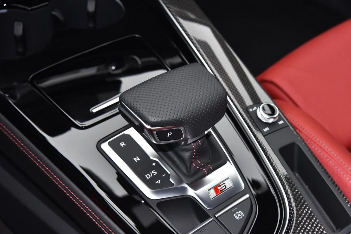 车长4770mm，标配3.0T V6+8AT，零百加速4.7秒，典型的扮猪吃老虎