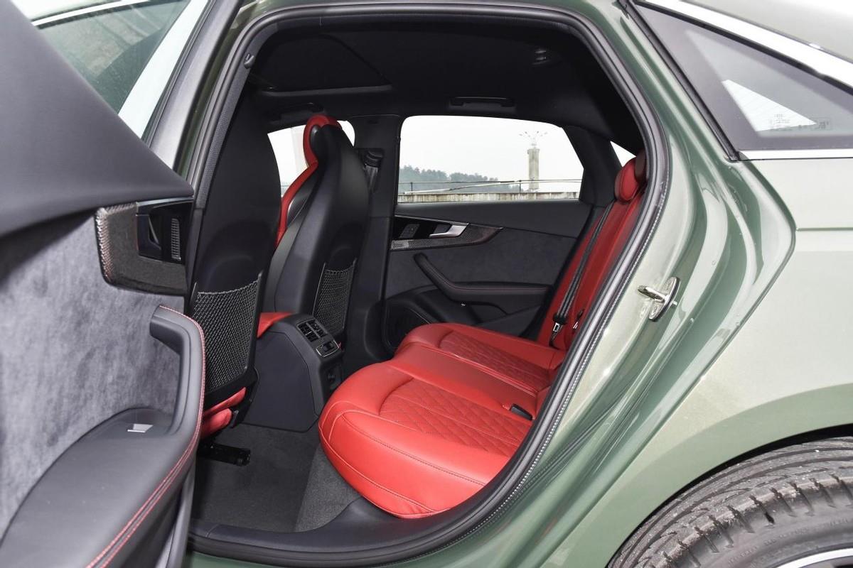 车长4770mm，标配3.0T V6+8AT，零百加速4.7秒，典型的扮猪吃老虎