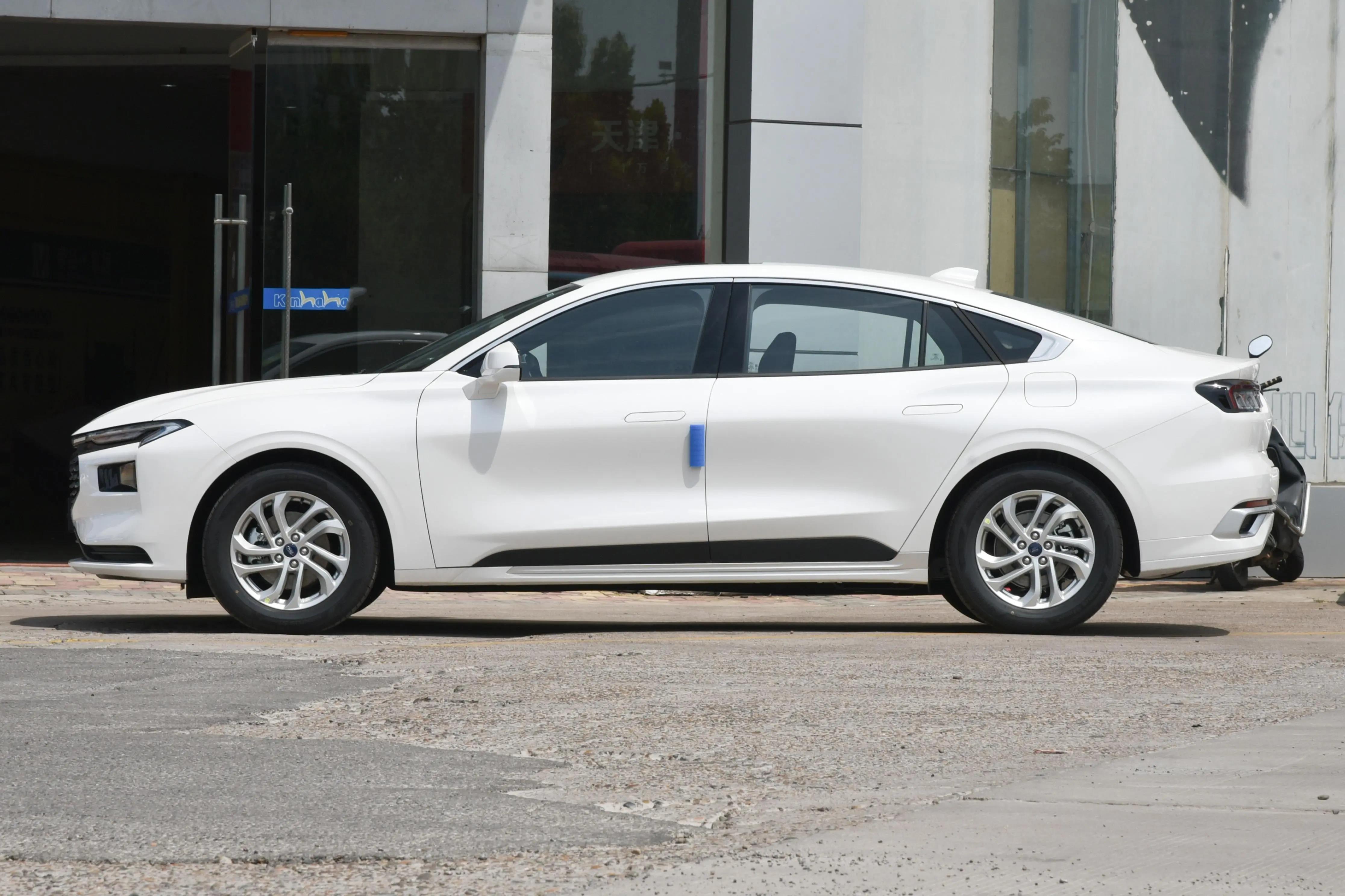 新上市蒙迪欧搭载1.5T+190马力，年轻人第一台B级车？