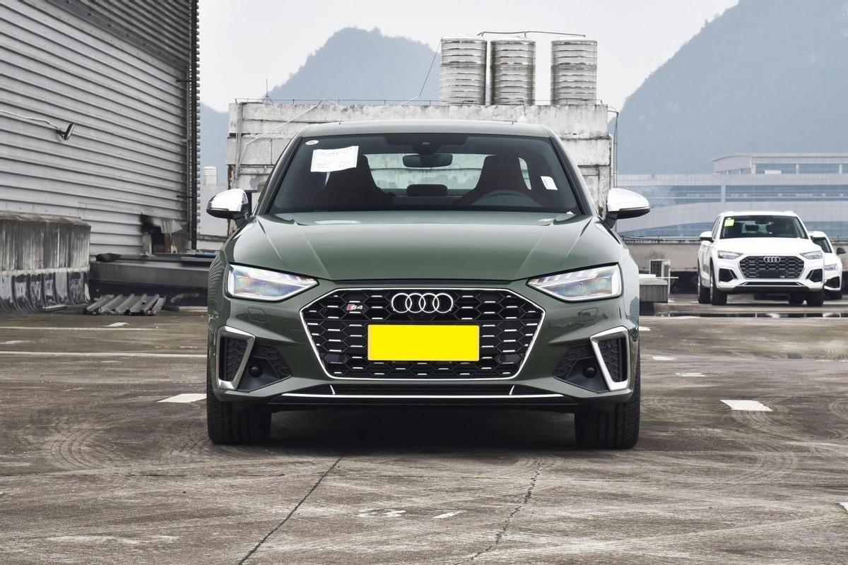 车长4770mm，标配3.0T V6+8AT，零百加速4.7秒，典型的扮猪吃老虎