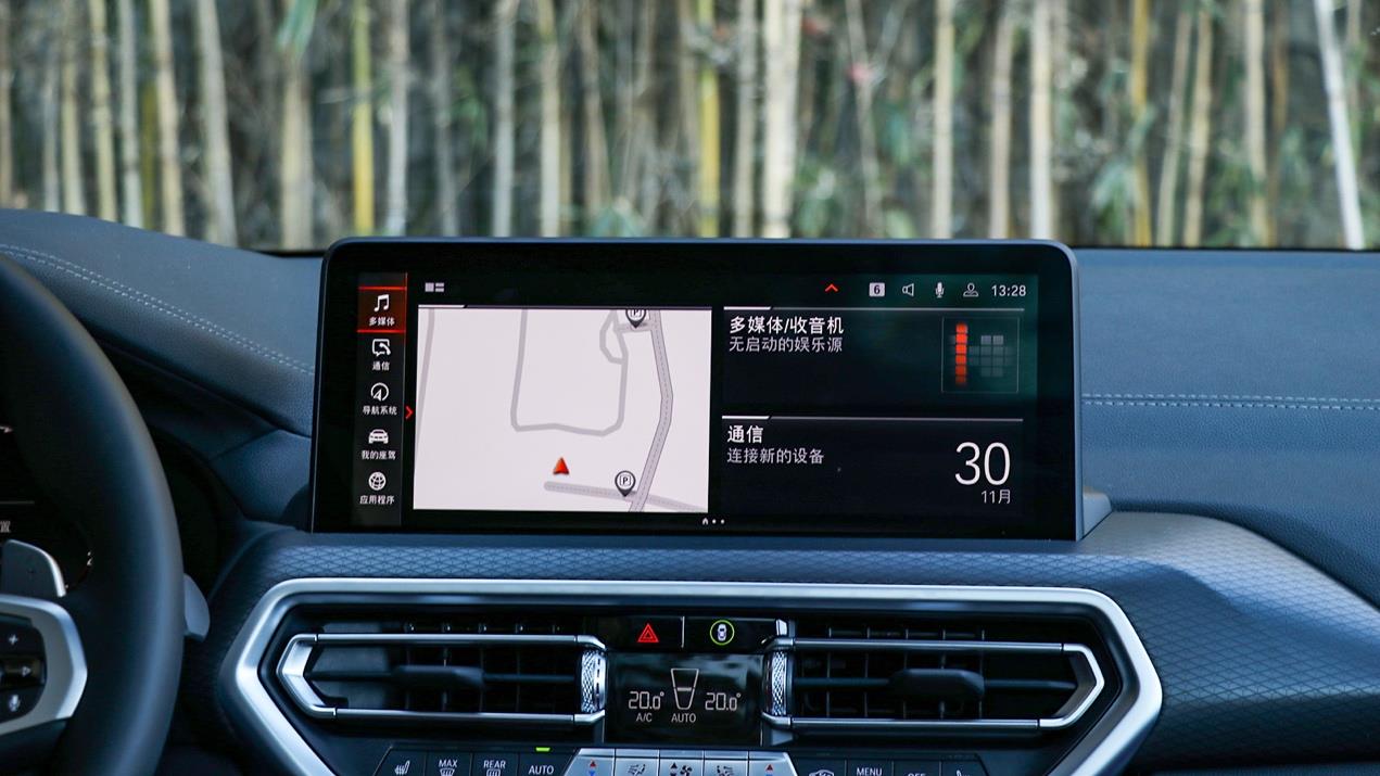 奔驰GLC对比宝马X3：直接竞品“相爱相杀”，到底该怎么选？