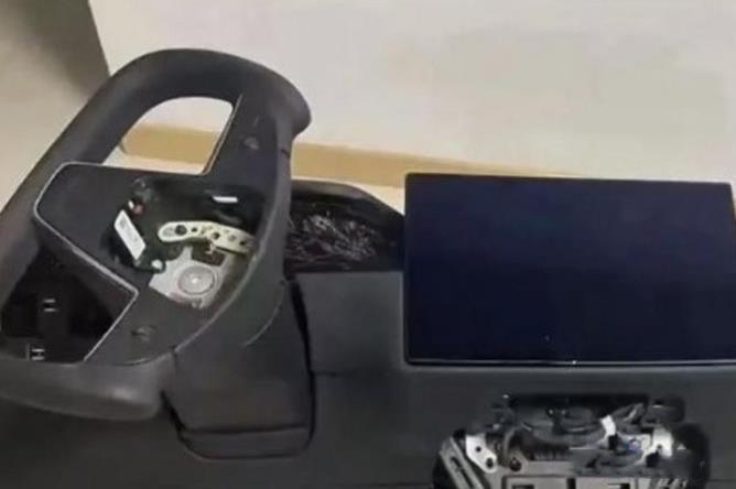 全新版特斯拉Model 3即将全球首发，首搭液晶仪表，最快明年交付