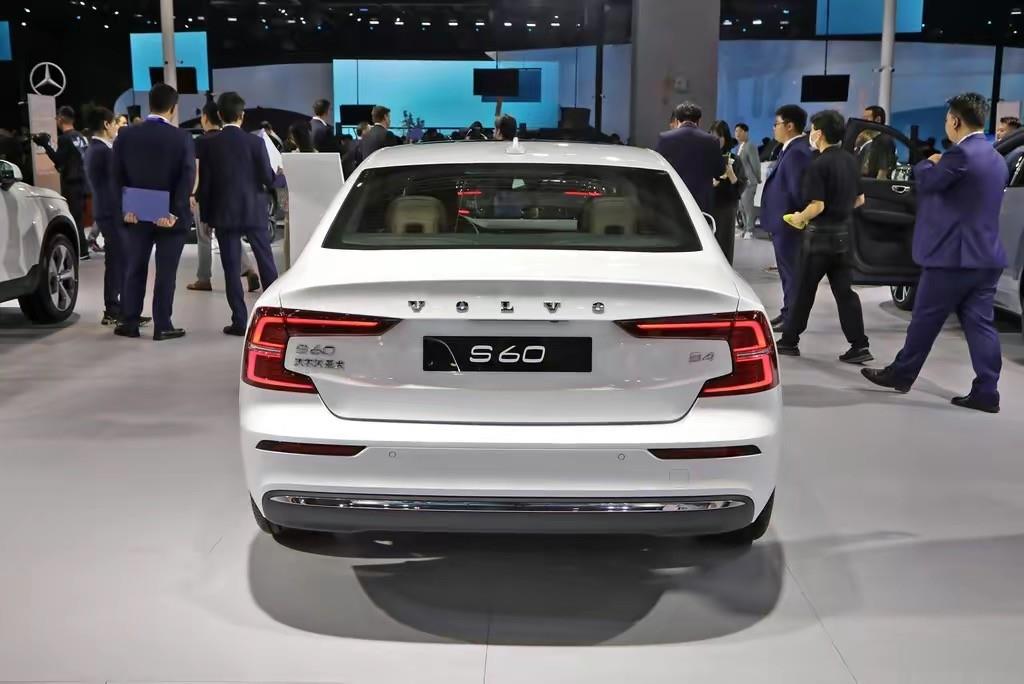 2024款沃尔沃S60正式上市，30.69万起，取消B3 2.0T低功率发动机