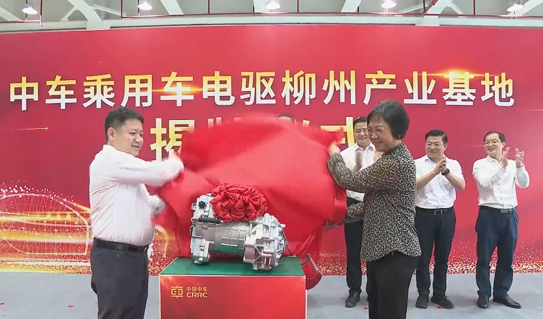 比亚迪秦PLUS将迎强势对手？疑似五菱全新轿车谍照图曝光