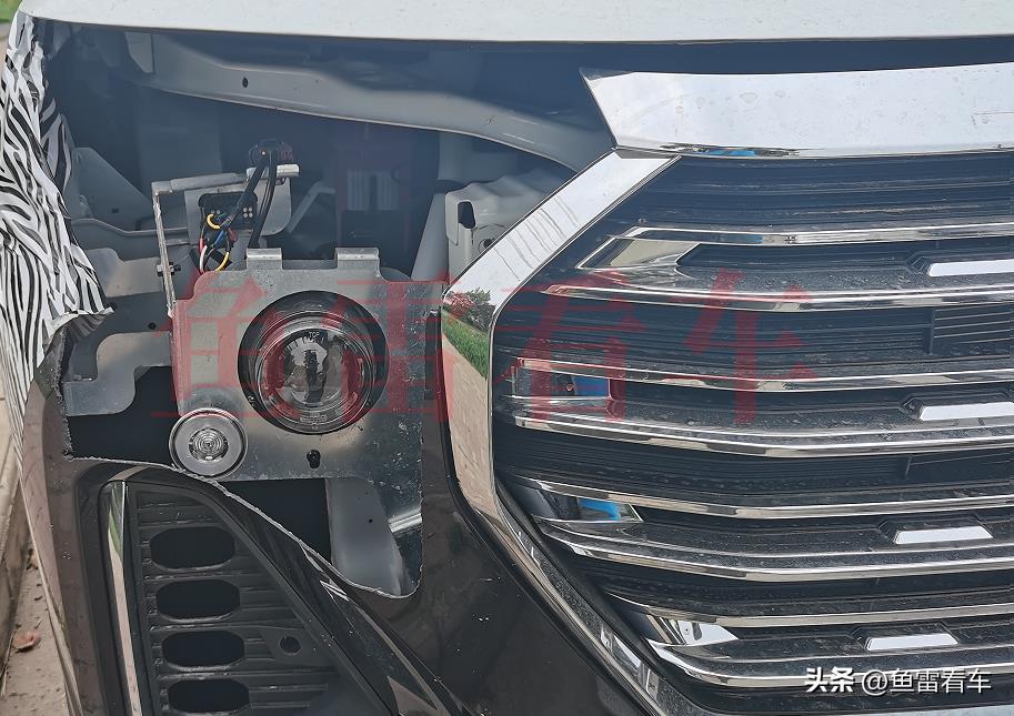 2挡DHT混动专用变速器？新款捷途X90实车再曝，这次配置一览无遗
