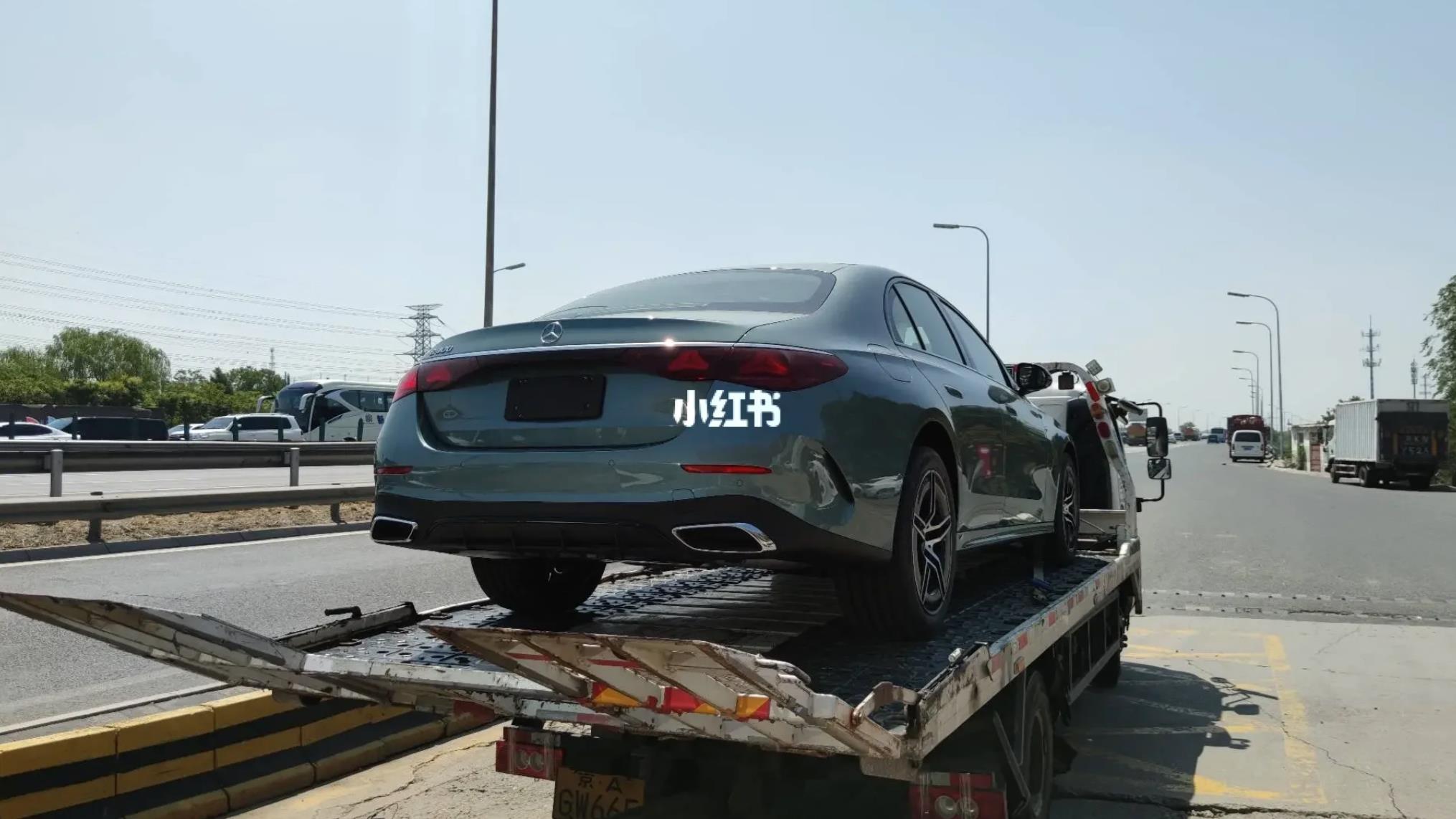 全新一代奔驰E级标轴实车曝光 依然优雅、时尚