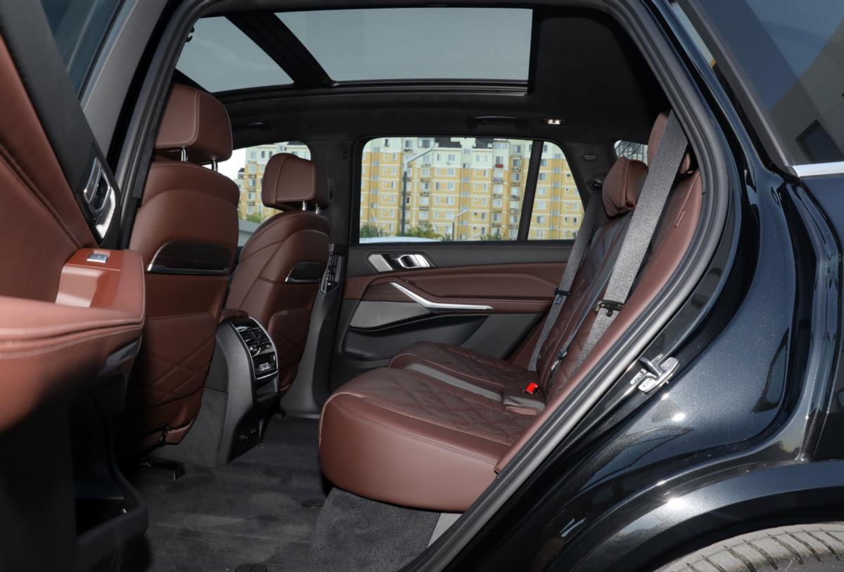 想买宝马X5又想要7座？XC90的品质其实也很顶！