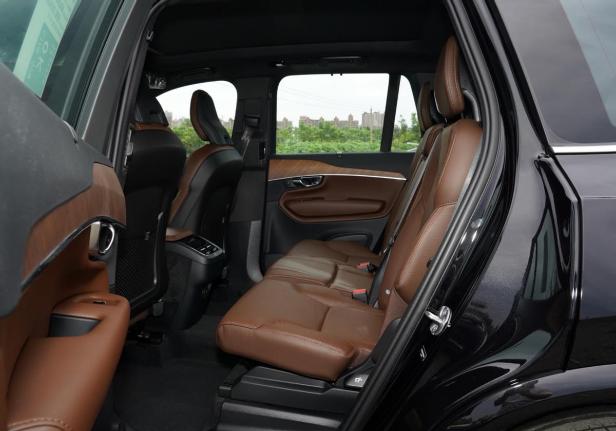 想买宝马X5又想要7座？XC90的品质其实也很顶！
