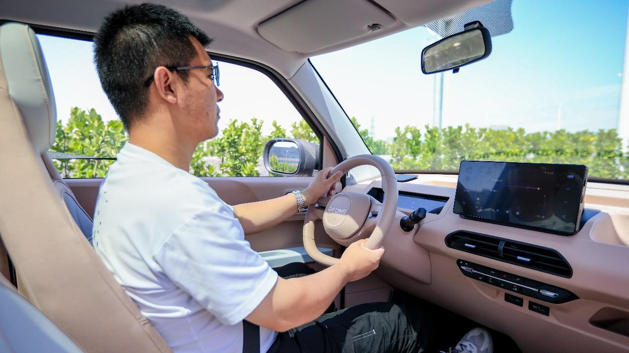 科技吉利4.0引领安全品质新标准 探访熊猫mini品质工厂