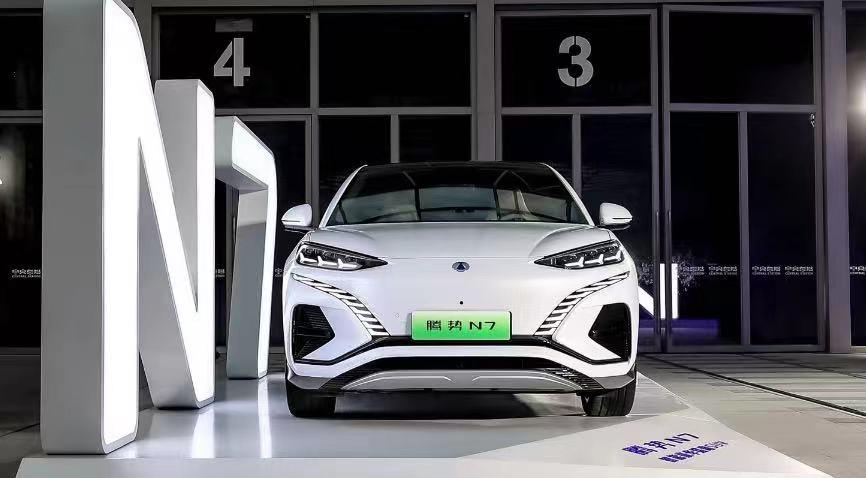 腾势N7，要“挤走”BBA？