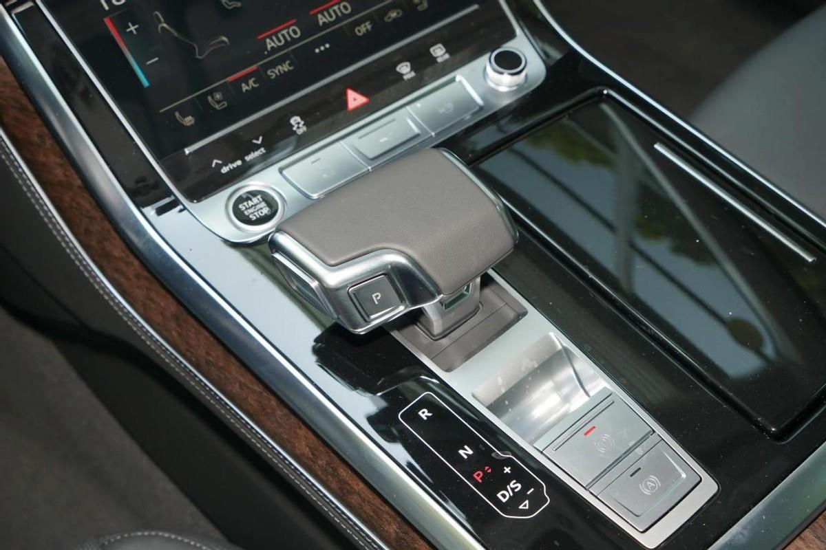 有奥迪Q7真没必要看X5，纯进口、价格更低，还配3.0T V6+全时四驱