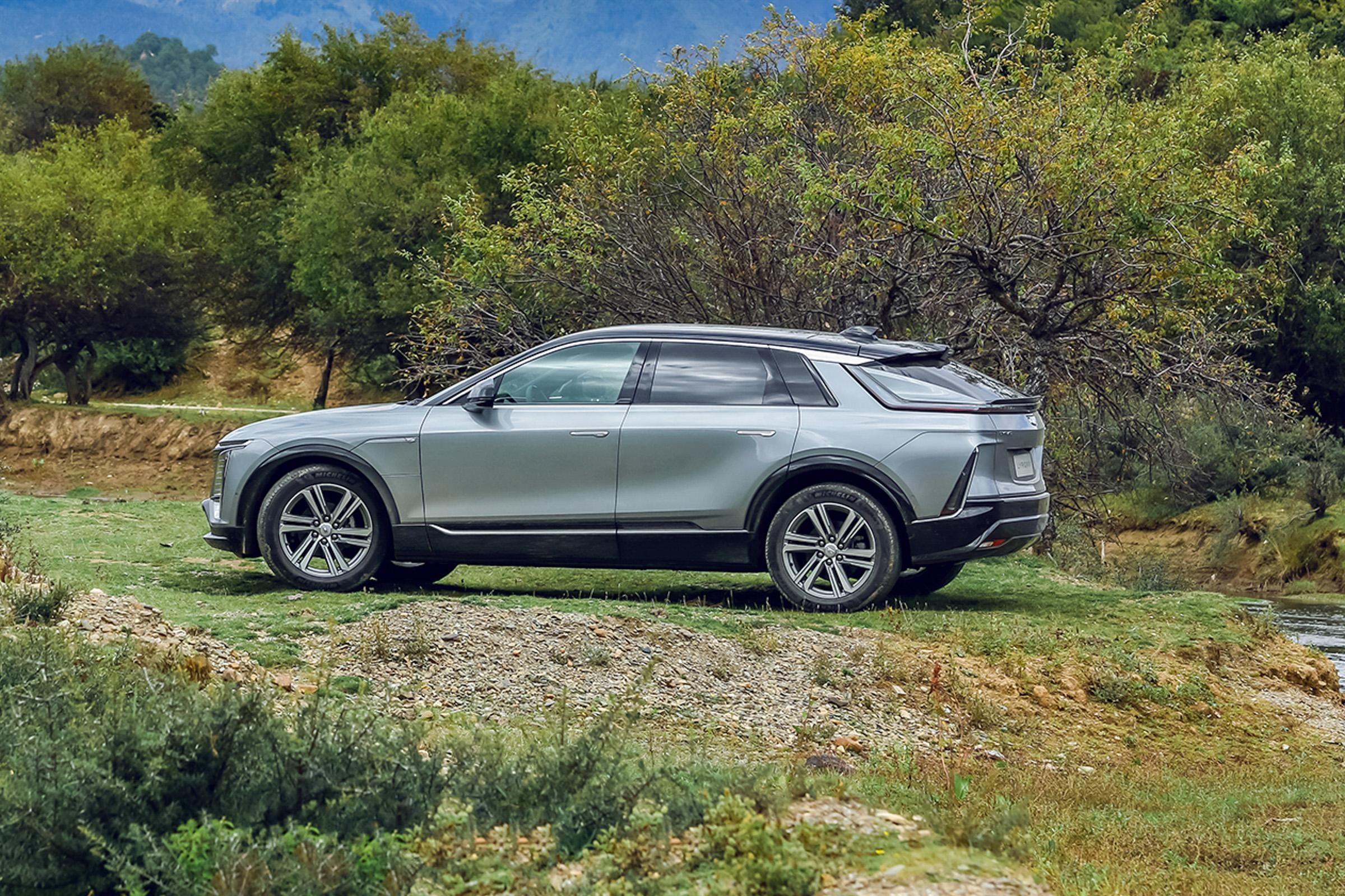 号称凯迪拉克“最美SUV”，如今官降6万，特斯拉Model Y不香了？