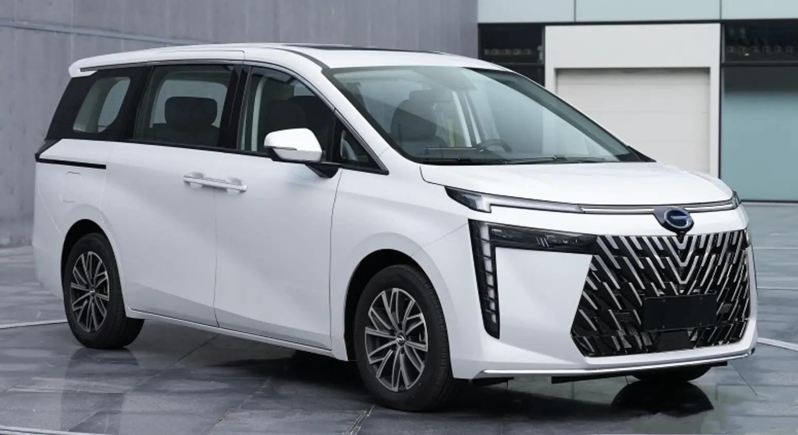 广汽传祺M7/E8实车曝光，车长近5米，提供2.0L混动/1.8T插电混动