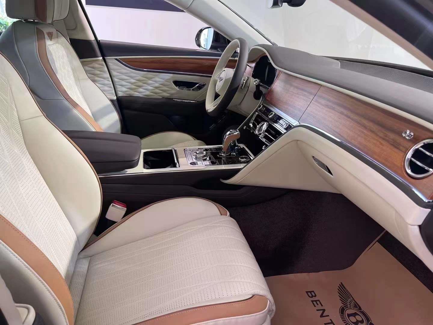 22款宾利飞驰混动V6 现车299不含税售全国