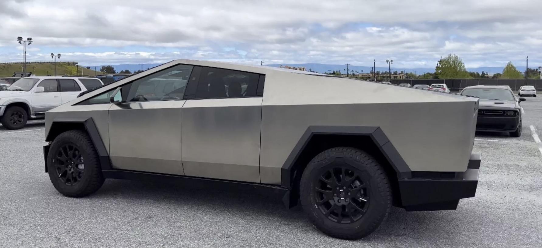 特斯拉Cybertruck量产版下线，密封性非常好，能当“船”