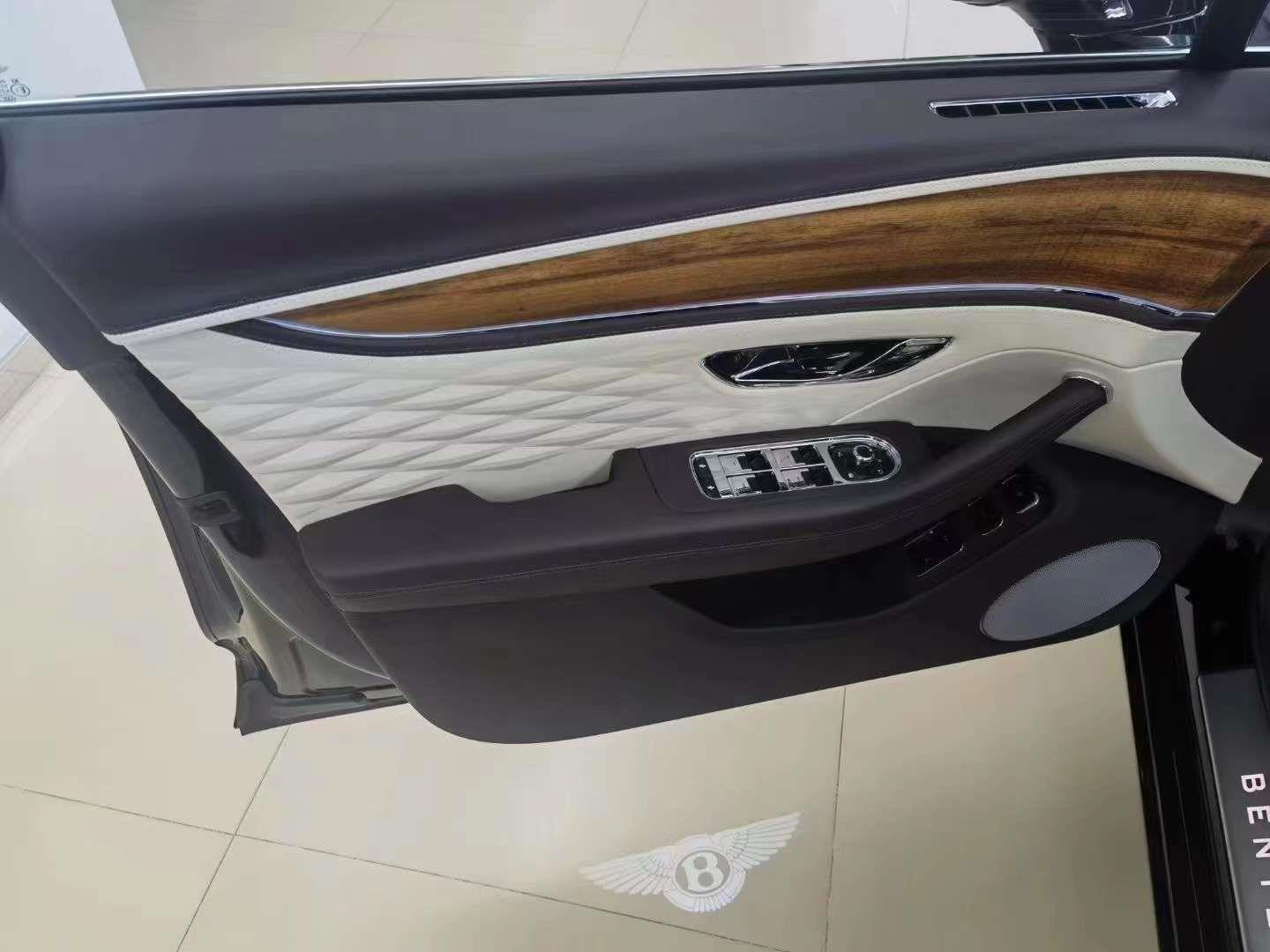 22款宾利飞驰混动V6遨世版 284不含税现车