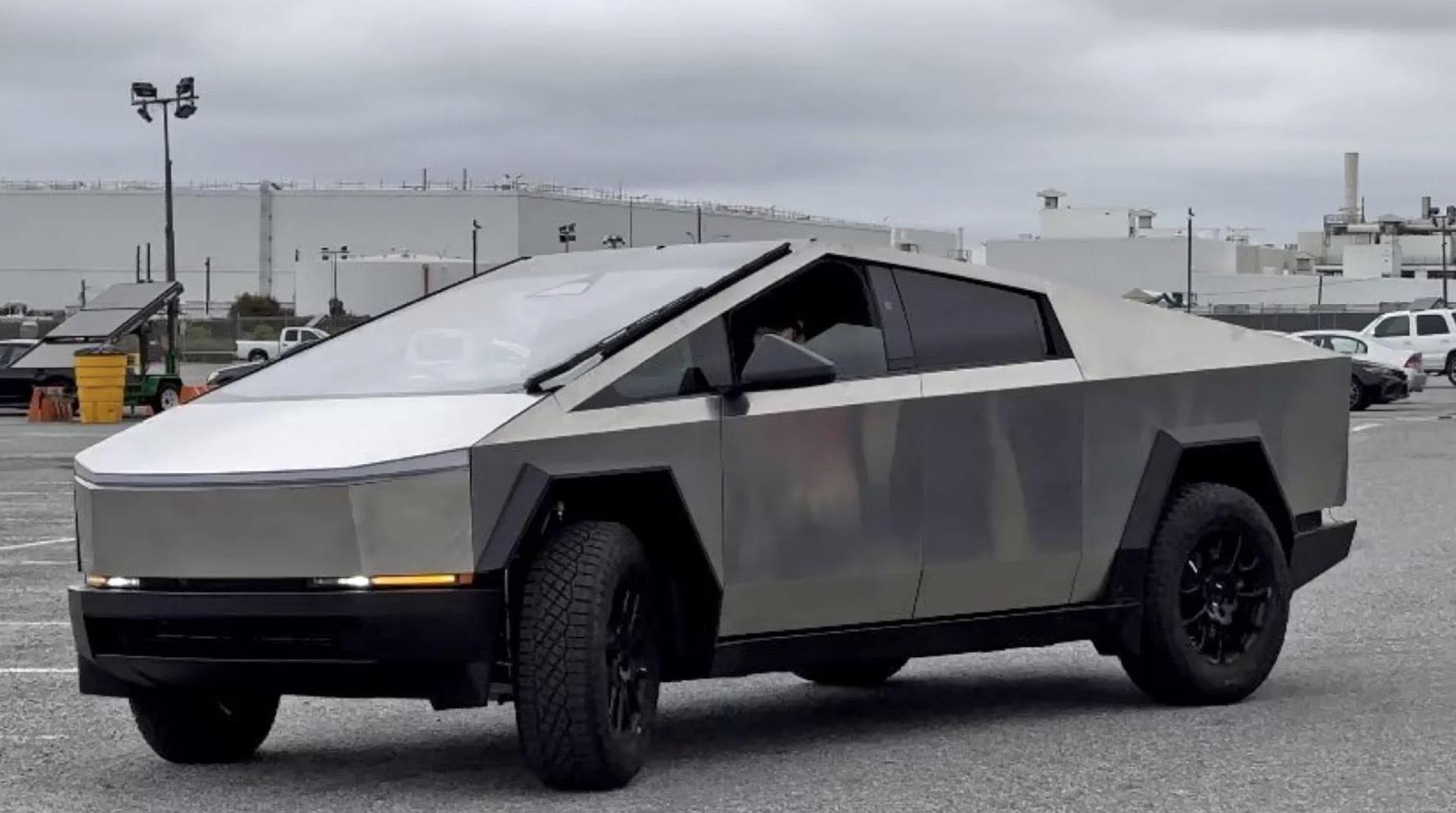 特斯拉Cybertruck量产版下线，密封性非常好，能当“船”