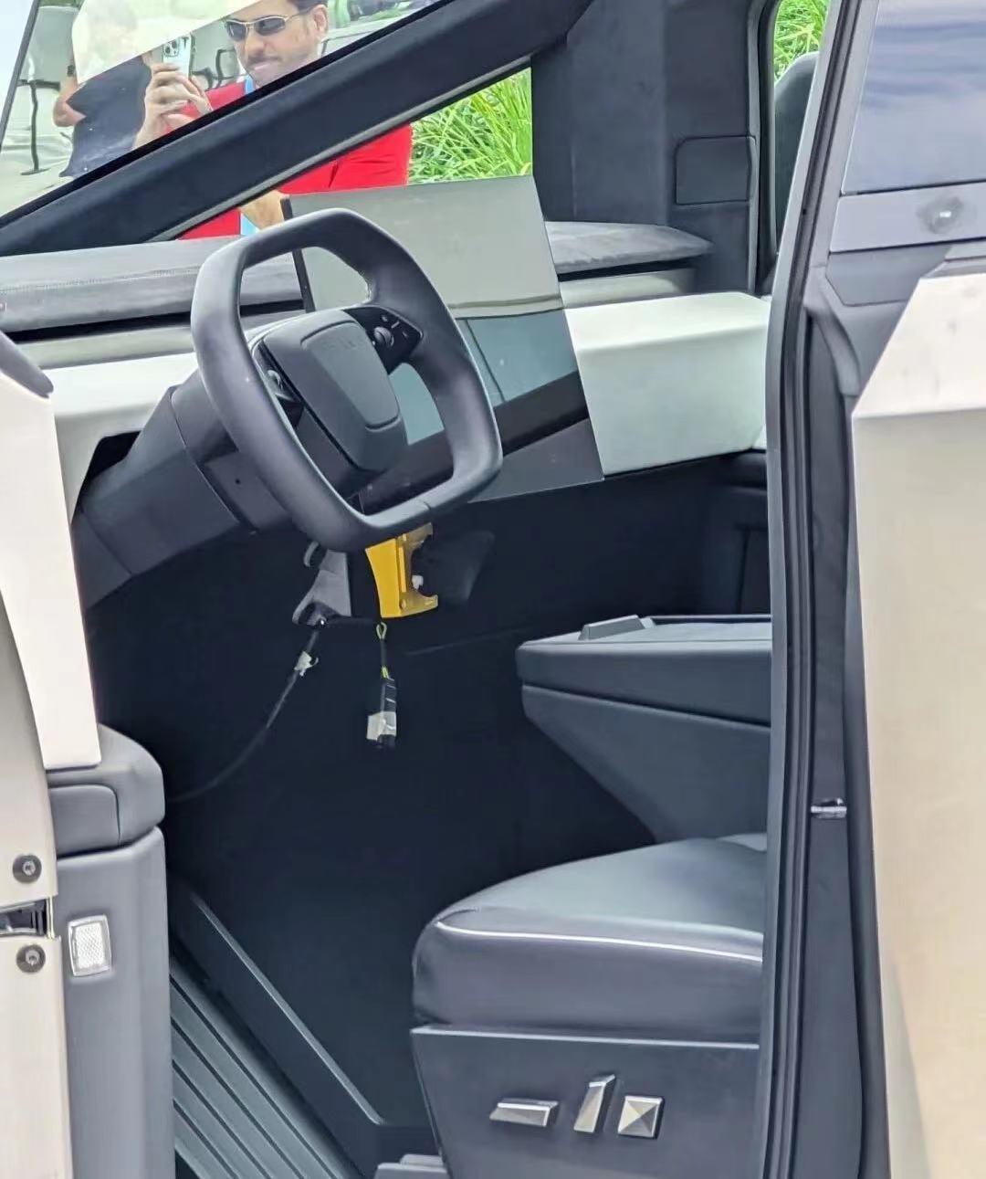 特斯拉Cybertruck量产版下线，密封性非常好，能当“船”