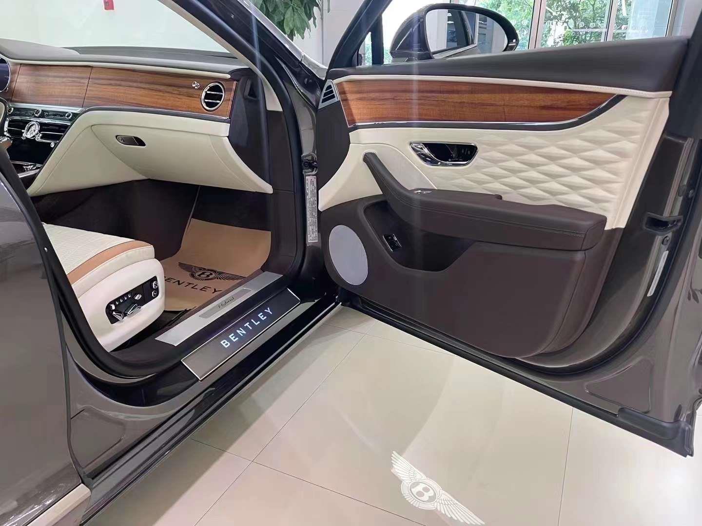 22款宾利飞驰混动V6 现车299不含税售全国