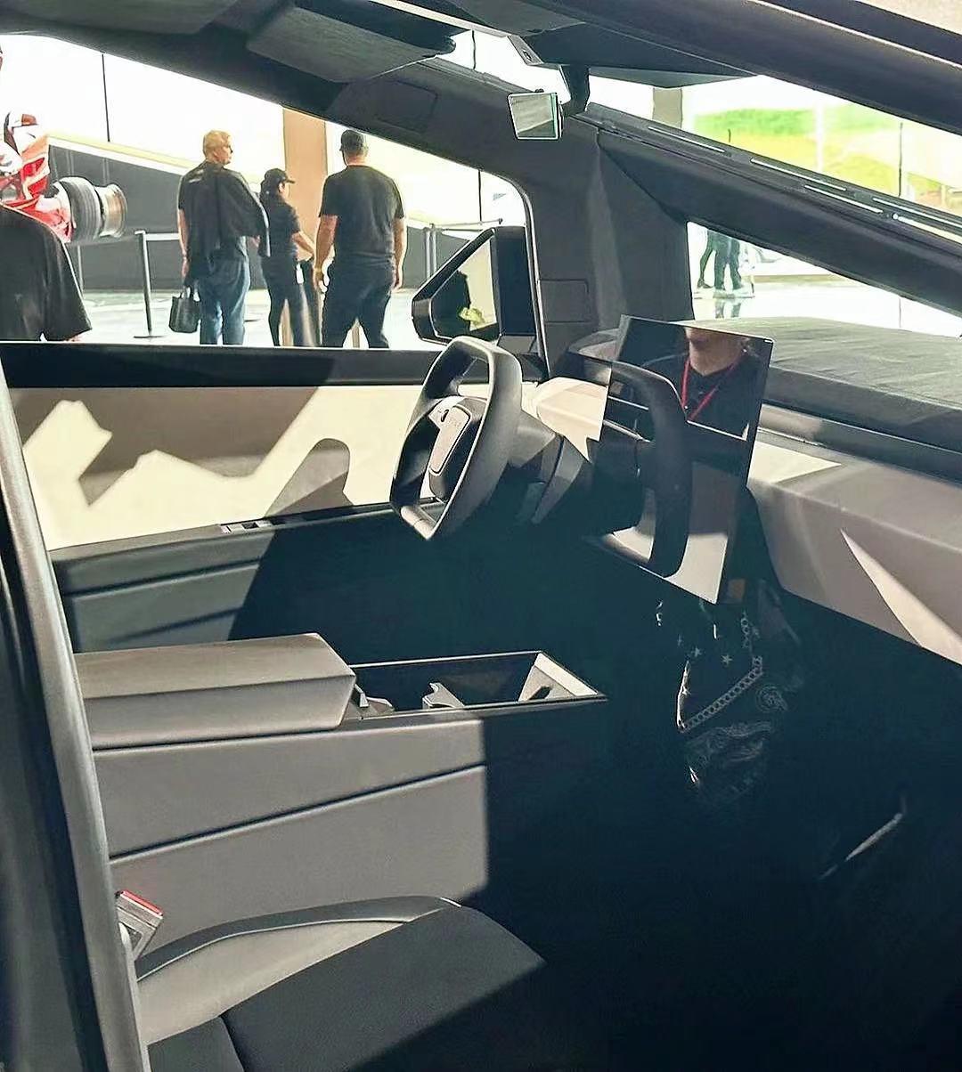 特斯拉Cybertruck量产版下线，密封性非常好，能当“船”