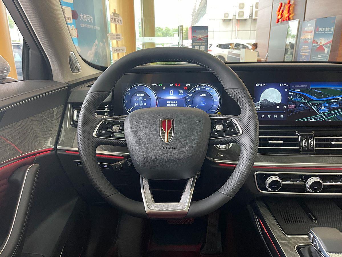 卖得最好的自主燃油中级SUV，2.0T+8AT，红旗HS5到店实拍