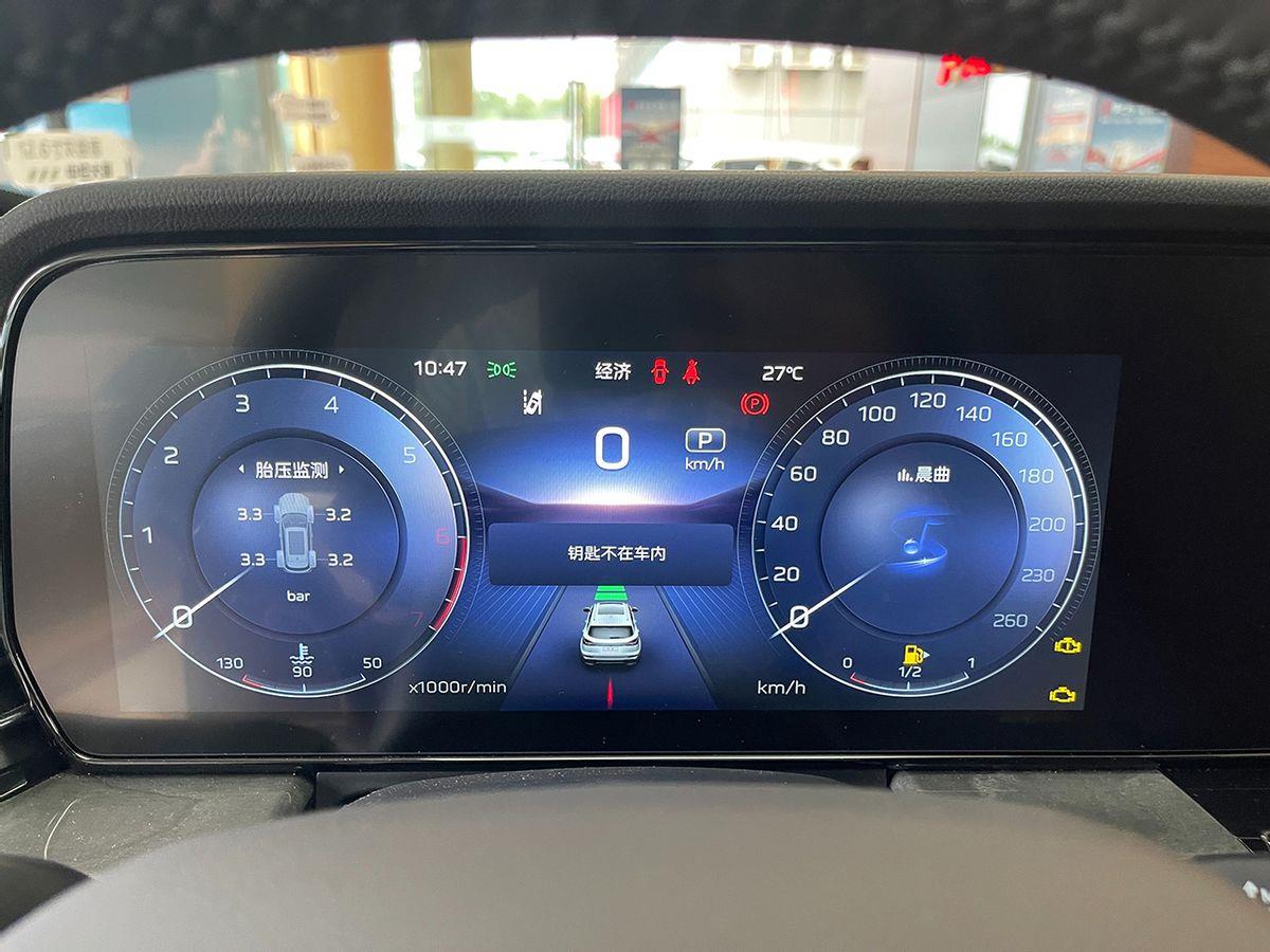 卖得最好的自主燃油中级SUV，2.0T+8AT，红旗HS5到店实拍