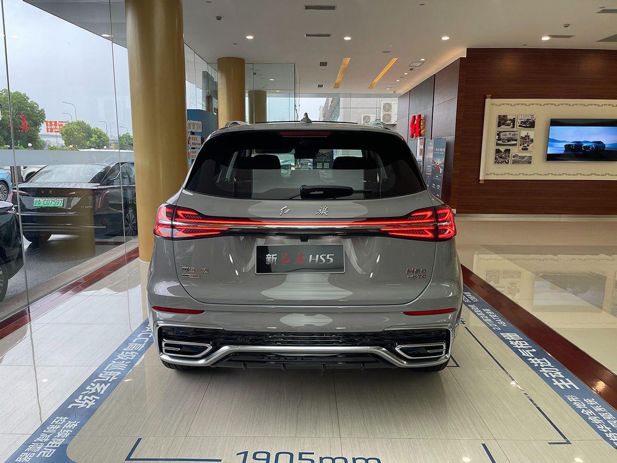 卖得最好的自主燃油中级SUV，2.0T+8AT，红旗HS5到店实拍