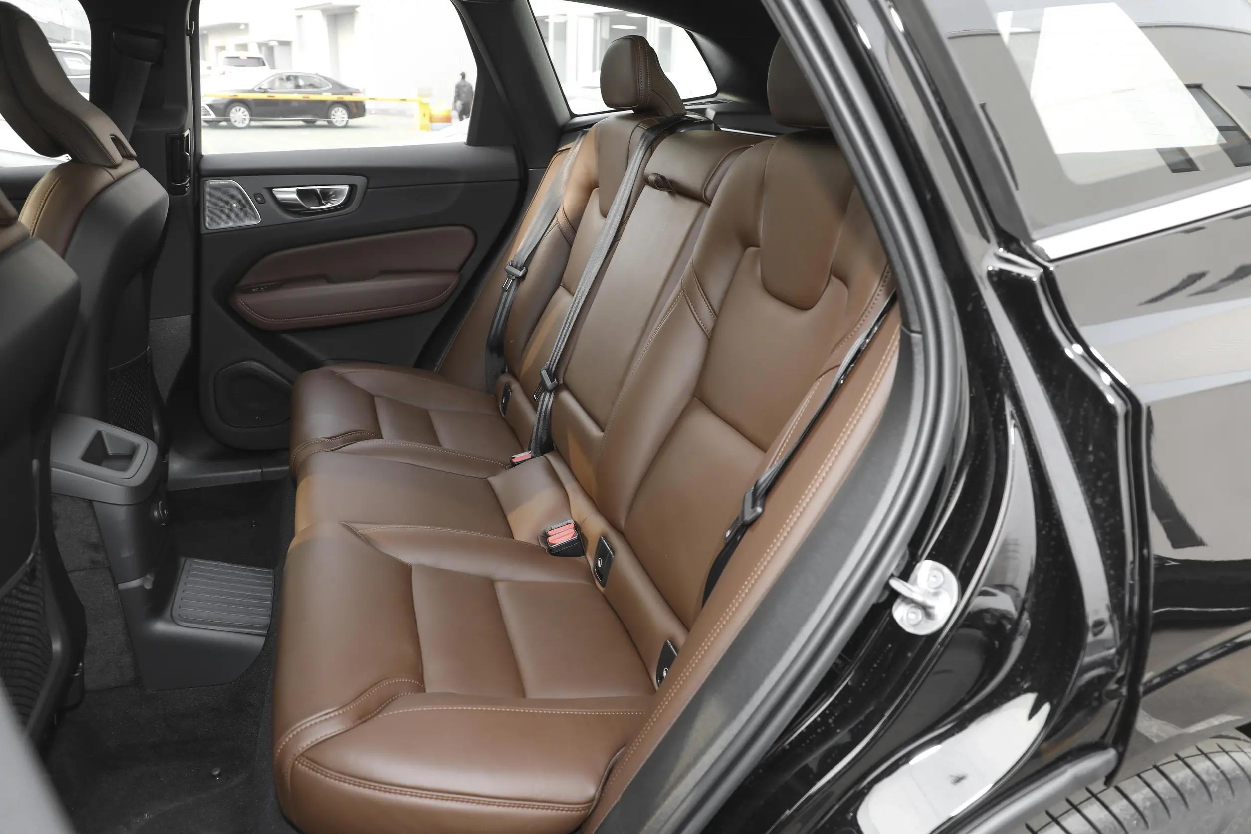 2024款沃尔沃XC60 RECHARGE上市，2.0T插电混动，售价52.39万元起