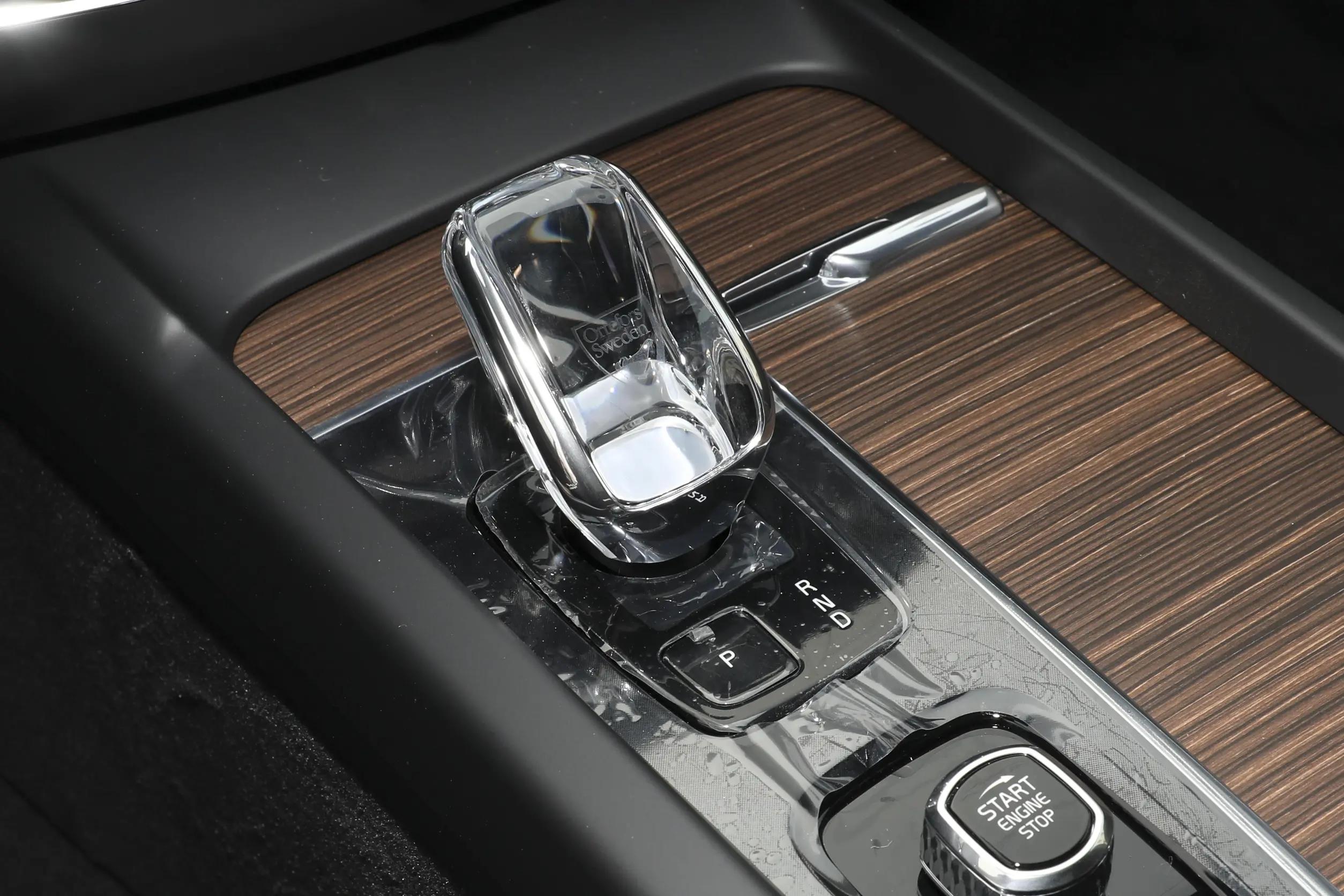 2024款沃尔沃XC60 RECHARGE上市，2.0T插电混动，售价52.39万元起