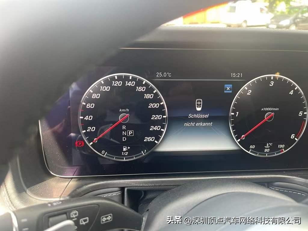 23款奔驰g400d 黑外黑内格子皮内饰 阻尼悬挂 特价