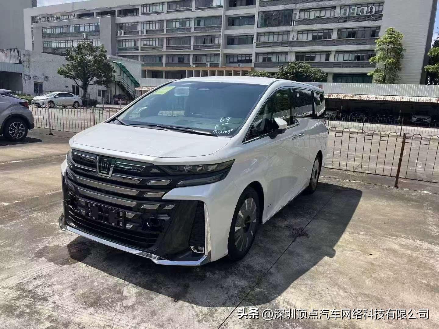 新款皇冠威尔法 白棕 现车价格优惠