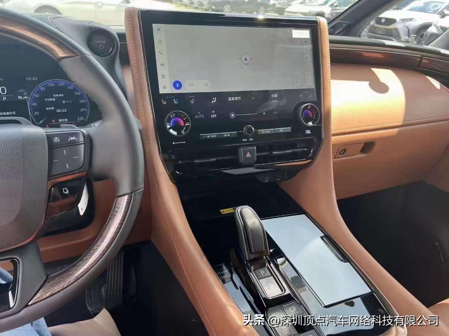 新款皇冠威尔法 白棕 现车价格优惠