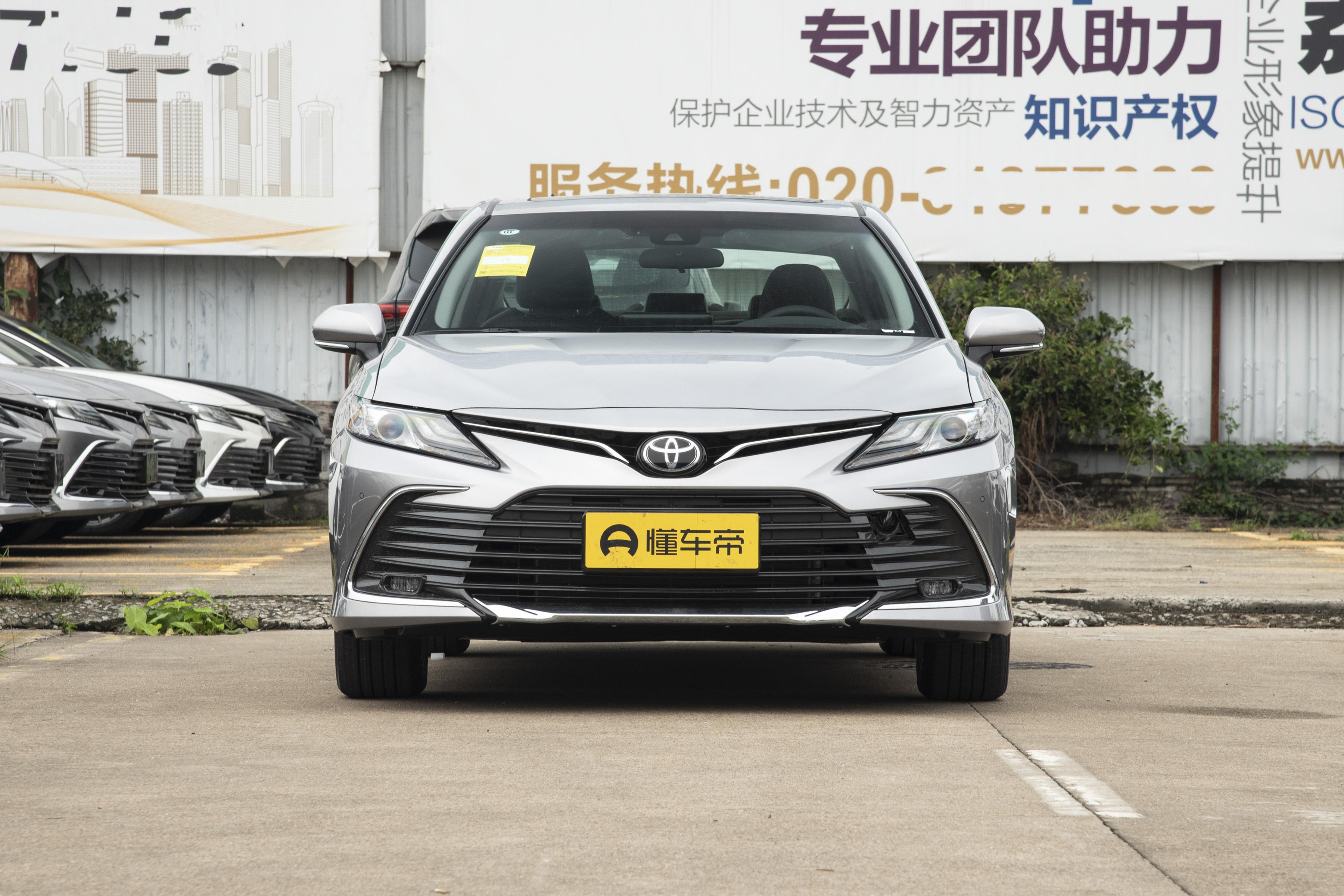 预算20多万买中型家轿？1.5T红旗H5混动与2.0L凯美瑞，性价比谁高