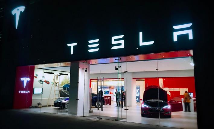 特斯拉Model Y质量风波：刹车异响、方向跑偏问题引发车主热议