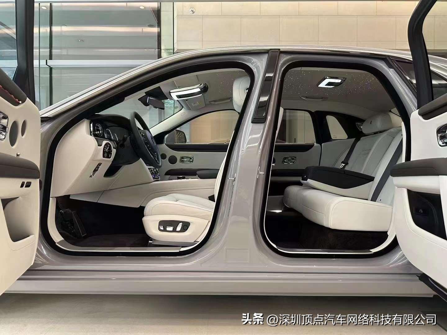 古思特标轴 风暴灰外漆 5座沙发座椅 流星顶 购车优惠力度疯狂