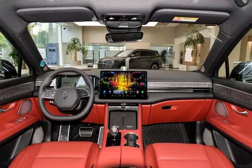一上市就火了！定位中型SUV，红旗HS5值得购买吗？