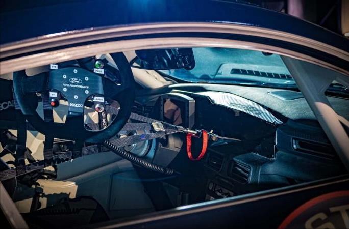 搭载Coyote V8+500匹马力，全新福特Mustang Dark Horse R赛车版亮相