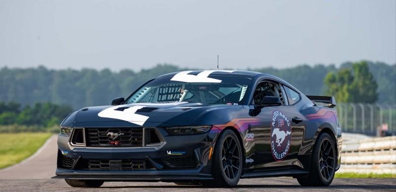 搭载Coyote V8+500匹马力，全新福特Mustang Dark Horse R赛车版亮相