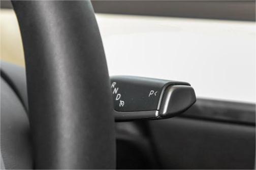 特斯拉Model Y：销量王者，产品力抢眼，驾驶体验与续航傲视群雄！
