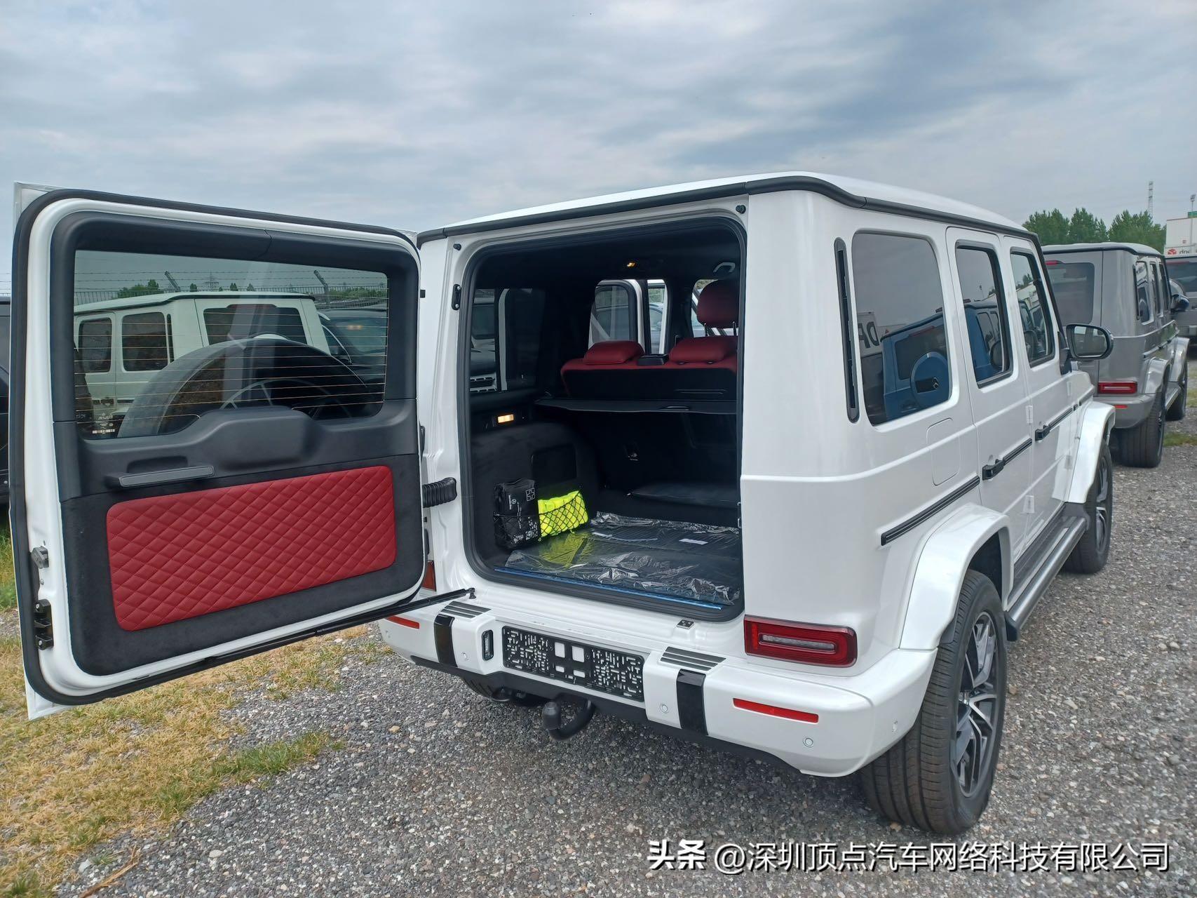 23款欧规原码奔驰G400d 金属白/孟加拉红 225W 8月底到港